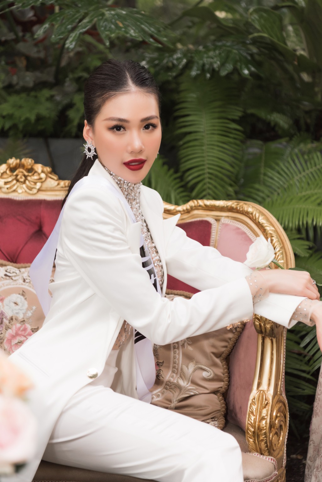 Bùi Quỳnh Hoa liên tiếp giành giải phụ ở Super Model International 2022