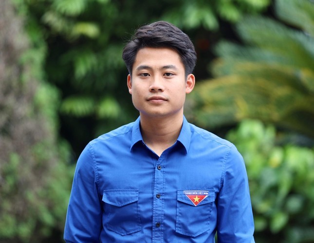 Anh Đồng Mạnh Linh, sinh năm 1989; dân tộc Kinh; quê quán xã Dũng Nghĩa, huyện Vũ Thư, tỉnh Thái Bình; trình độ chuyên môn: thạc sĩ Tài chính - Ngân hàng