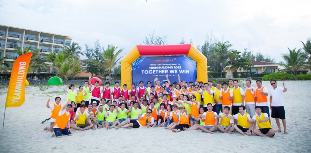 Hoạt động teambuilding là cách để gắn kết giữa các CBNV với nhau