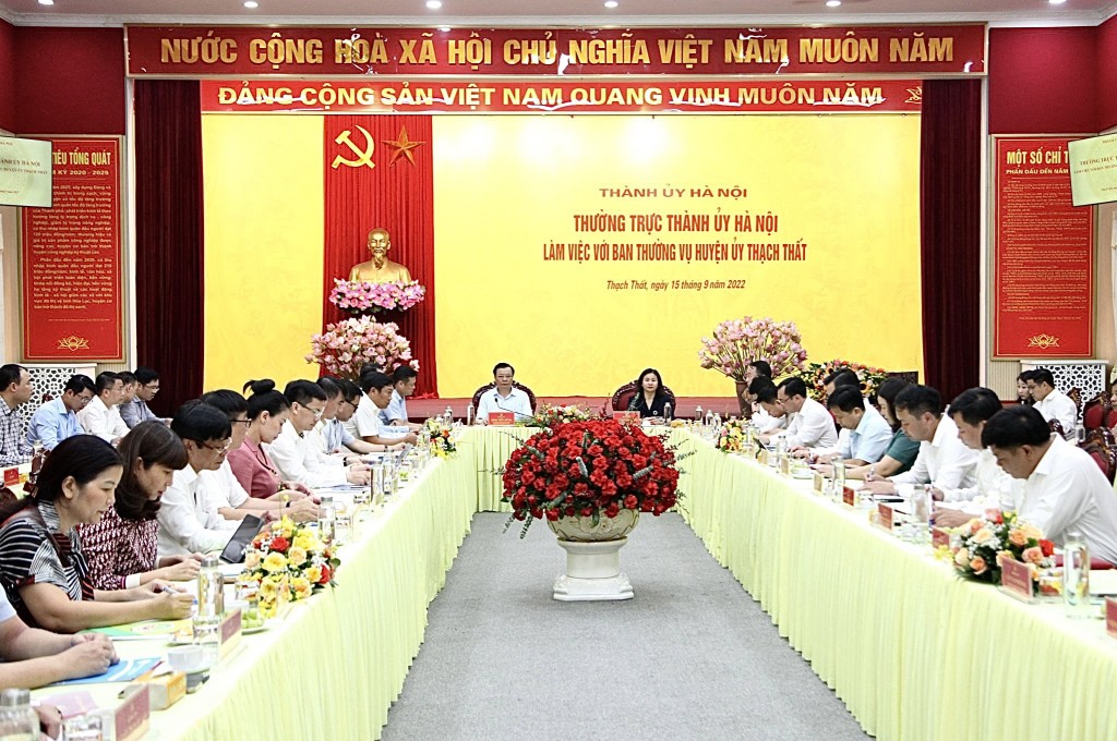 Quang cảnh buổi làm việc