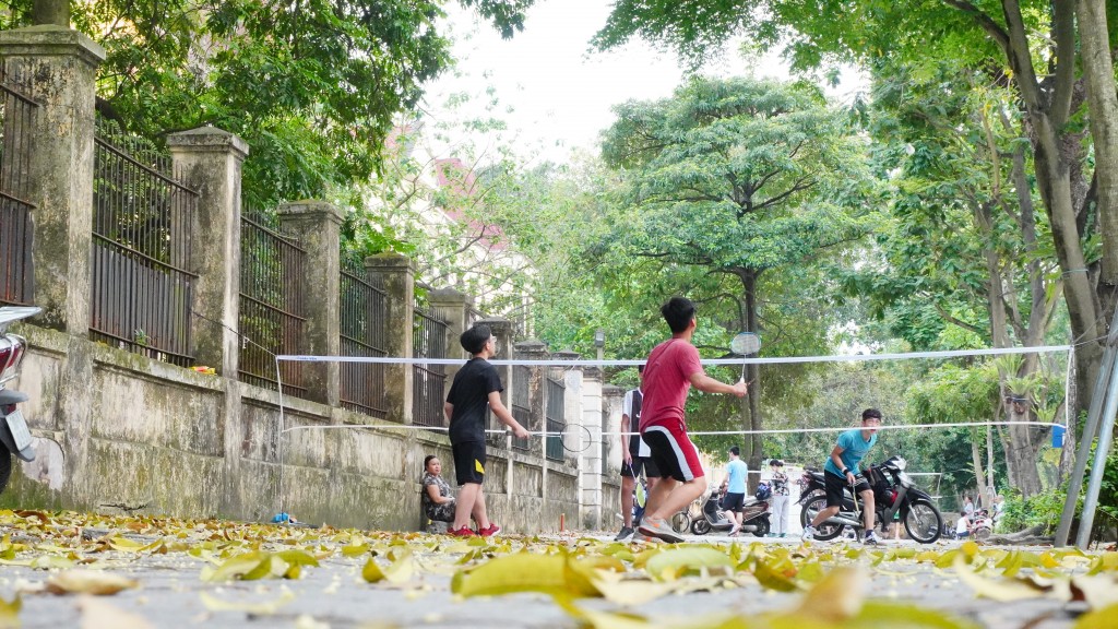 Có thể nói, hình ảnh con đường ngập lá vàng chính là một nét đẹp độc đáo của Thủ đô những ngày vào thu