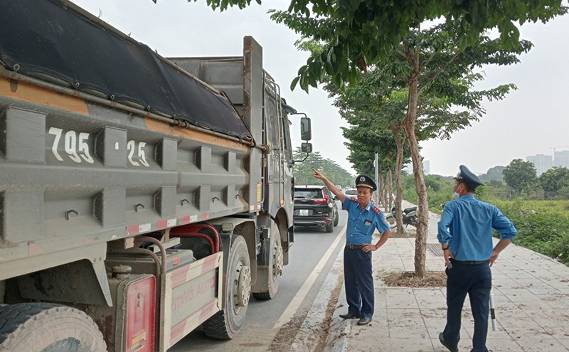 Xe “hổ vồ” cơi nới thành thùng tái xuất trên địa bàn huyện Gia Lâm