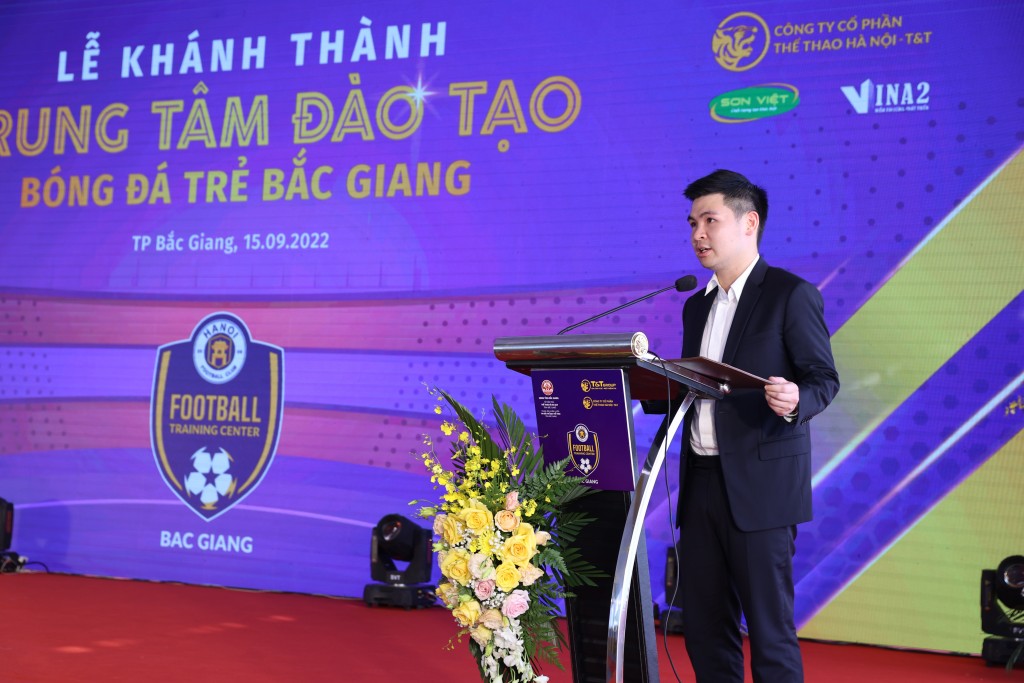 Ông Đỗ Vinh Quang - Phó Chủ tịch HĐQT, Phó Tổng Giám đốc Tập đoàn T&T Group, Chủ tịch CLB bóng đá Hà Nội - phát biểu tại lễ khánh thành Trung tâm Đào tạo bóng đá trẻ Bắc Giang