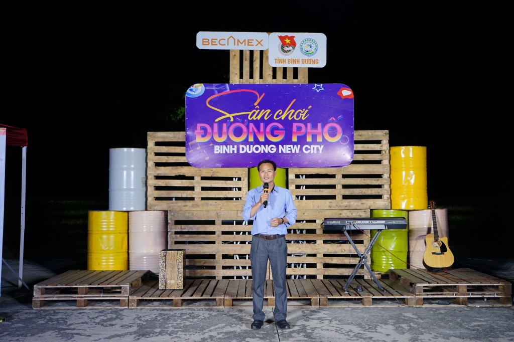 Ông Mai Văn Tiến - Phó Giám đốc Trung tâm hỗ trợ thanh niên công nhân và Lao động trẻ tỉnh phát biểu tại Hội thi Ông Mai Văn Tiến - Phó Giám đốc Trung tâm hỗ trợ thanh niên công nhân và Lao động trẻ tỉnh phát biểu tại Hội thi