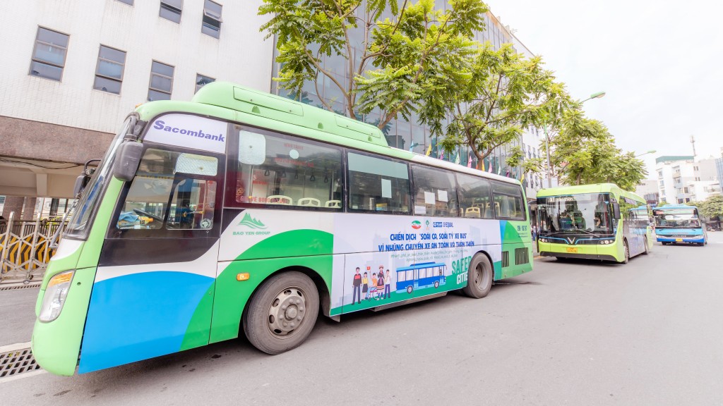 Những chuyến xe bus mang thông điệp của chiến dịch-min