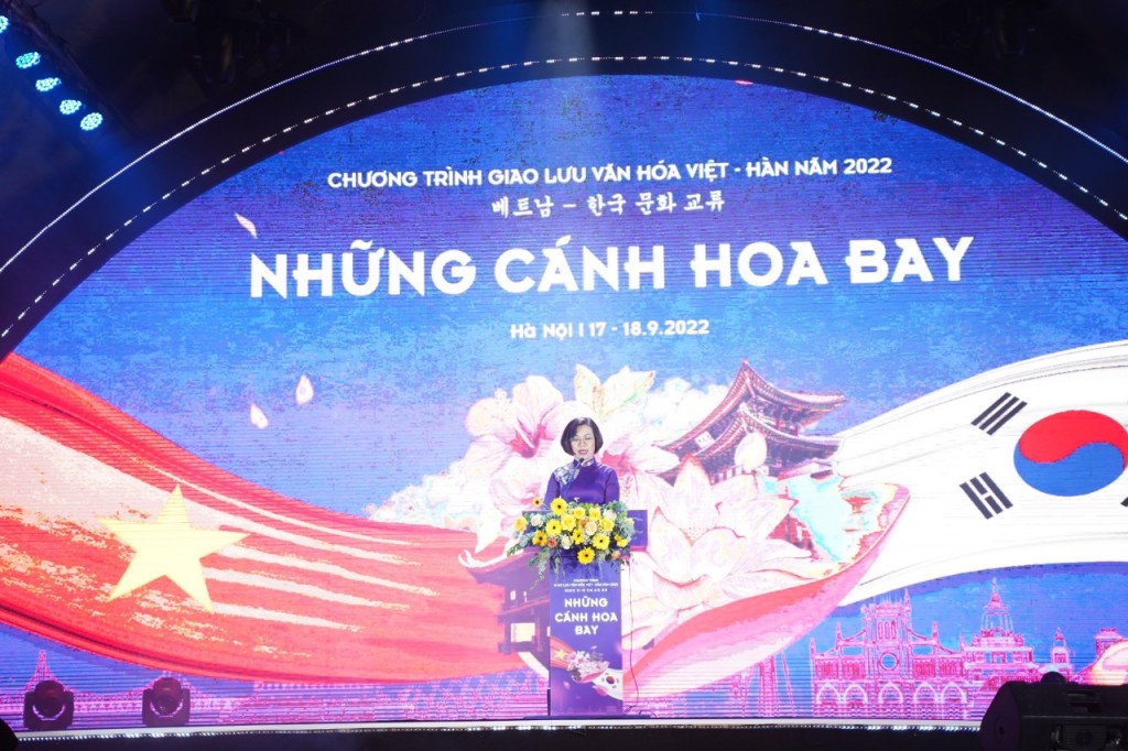 Hơn 100 nghệ sĩ, idol Kpop biểu diễn tại phố đi bộ Trịnh Công Sơn