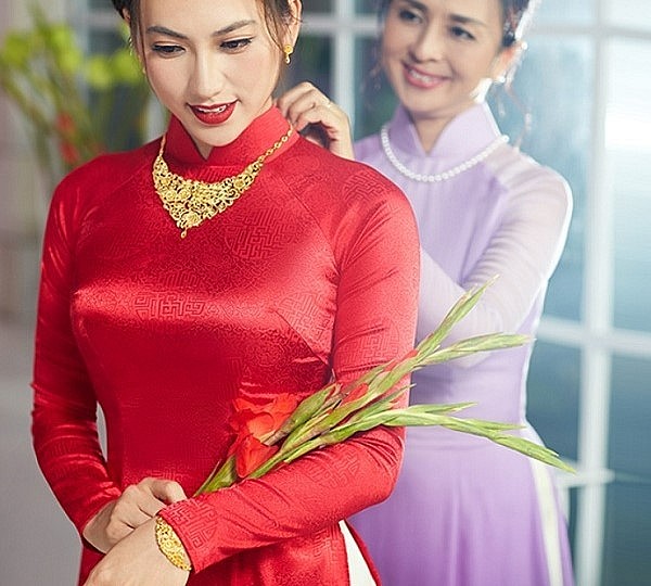 Trang sức vàng được xem là món quà ý nghĩa dành cho các cô dâu trong ngày cưới