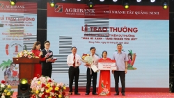 Agribank trao sổ tiết kiệm 1 tỷ đồng cho chủ nhân Mùa hè Xanh