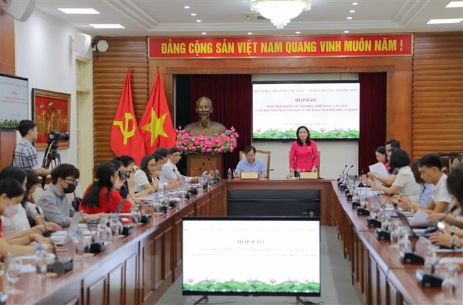 Thứ trưởng Bộ Văn hóa, Thể thao và Du lịch Trịnh Thị Thủy phát biểu tại buổi họp báo về Ngày hội giao lưu VH, TT và DL vùng biên giới Việt Nam-Lào lần thứ III