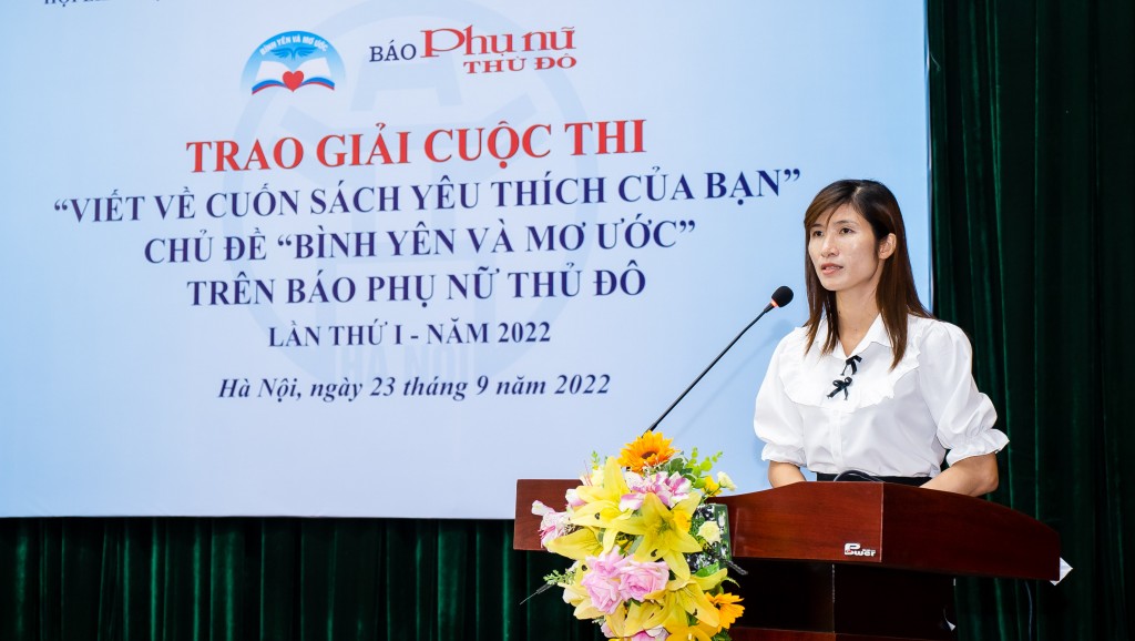 Tác giả Chu Thị Nguyệt Hằng (Sơn Tây, Hà Nội) chia sẻ về những xúc cảm khi viết cuốn tự truyện “Không gục ngã” của dịch giả, nhà văn Nguyễn Thị Bích Lan