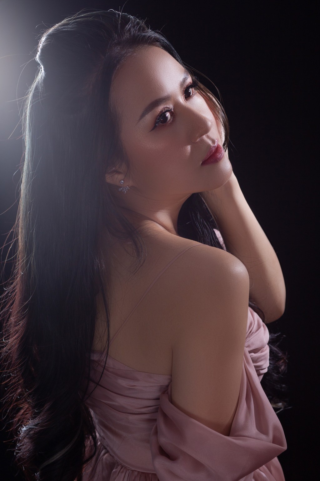 Ca sĩ Hồng Nhung Đỗ