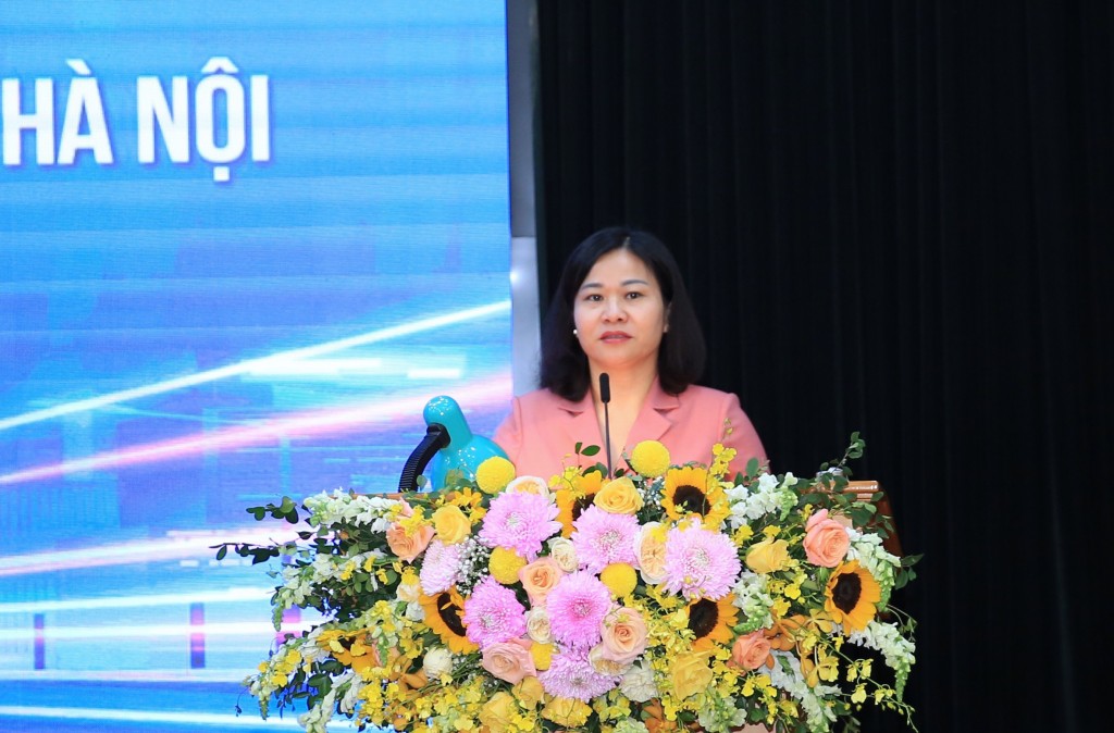 Ủy viên Trung ương Đảng, Phó Bí thư Thường trực Thành ủy Hà Nội Nguyễn Thị Tuyến phát biểu tại diễn đàn Ủy viên Trung ương Đảng, Phó Bí thư Thường trực Thành ủy Hà Nội Nguyễn Thị Tuyến phát biểu tại diễn đàn