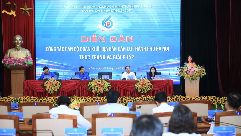 Toàn cảnh diễn đàn Toàn cảnh diễn đàn