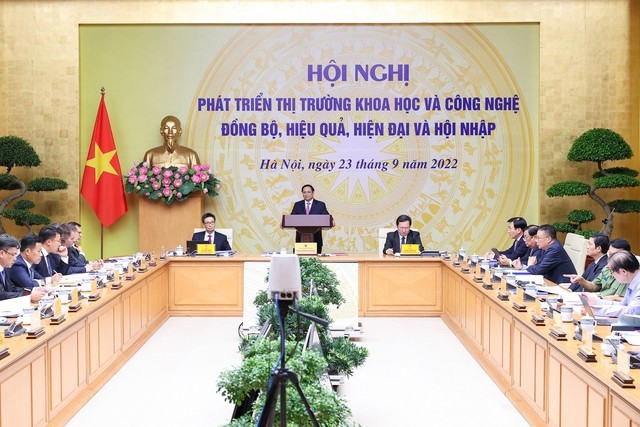 Phát triển và ứng dụng khoa học công nghệ là quốc sách hàng đầu