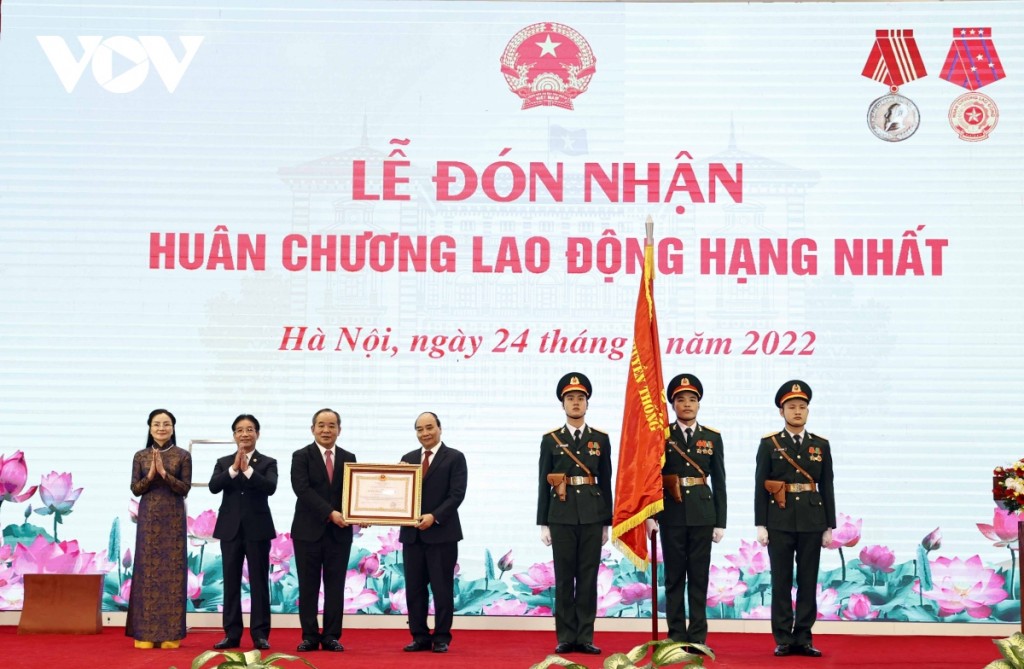 Chủ tịch nước trao Huân chương Lao động hạng Nhất cho Văn phòng Chủ tịch nước