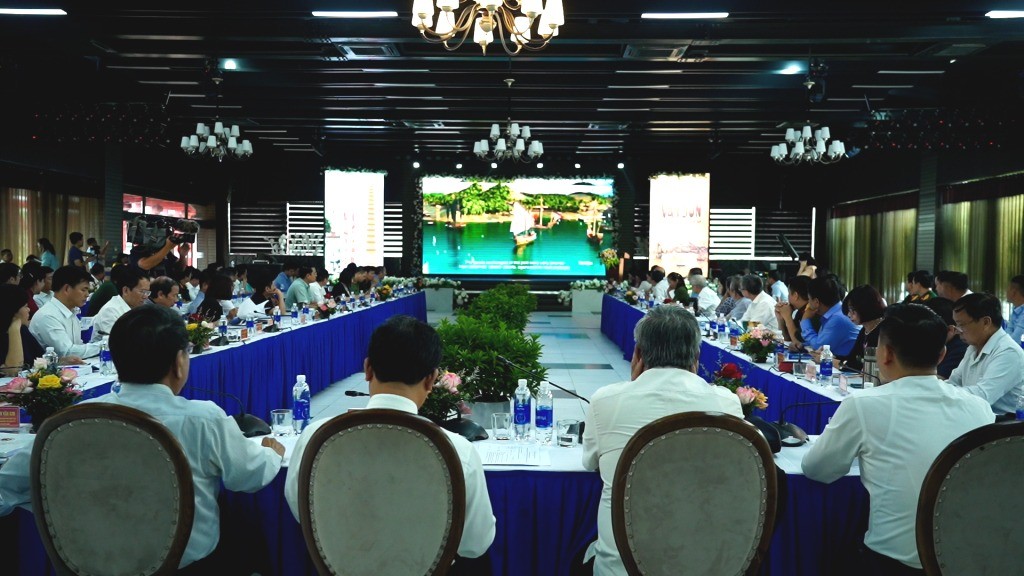 Hội thảo khoa học “Nhận diện giá trị, bảo tồn và phát huy quần thể di tích thương cảng Vân Đồn” (Ảnh: Báo Quảng Ninh)