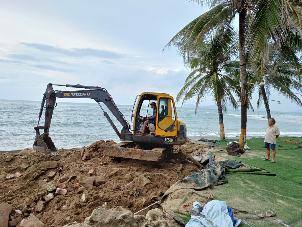 Quảng Nam: Chủ nhà hàng nơm nớp lo sạt lở bờ biển Cửa Đại khi bão đổ bộ