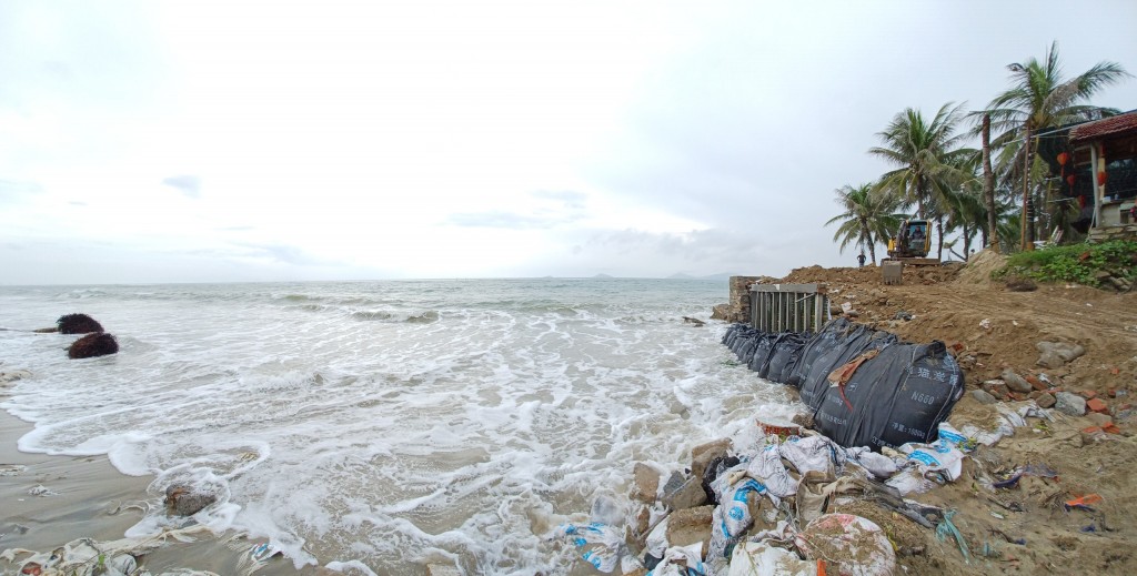 Quảng Nam: Chủ nhà hàng nơm nớp lo sạt lở bờ biển Cửa Đại khi bão đổ bộ