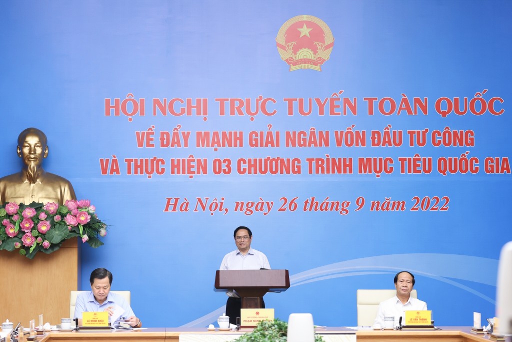 Thủ tướng yêu cầu các bộ, ngành, địa phương tiếp tục giao vốn chi tiết (75.000 tỷ đồng còn lại) cho các dự án đủ điều kiện - Ảnh: VGP/Nhật Bắc