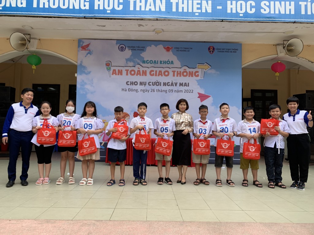 “An toàn giao thông cho nụ cười ngày mai” ở trường Tiểu học Lê Hồng Phong