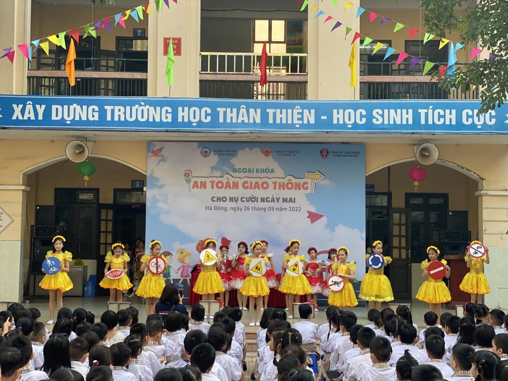 “An toàn giao thông cho nụ cười ngày mai” ở trường Tiểu học Lê Hồng Phong