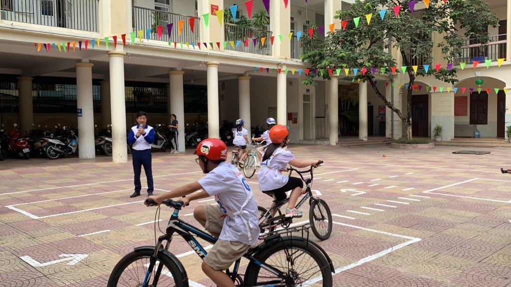 “An toàn giao thông cho nụ cười ngày mai” ở trường Tiểu học Lê Hồng Phong