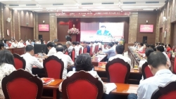 Bí thư Thành ủy Đinh Tiến Dũng đối thoại với nông dân Thủ đô
