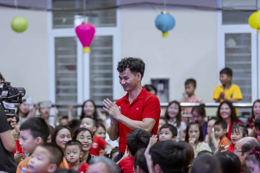 Hội thảo “Sinh Con, Sinh Cha” tại Nghệ An với sự tham gia diễn giải của NSƯT Xuân Bắc mang lại lợi ích cho gần 700 phụ huynh, trẻ em, cán bộ, giáo viên mầm non.
