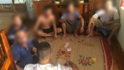 Bắc Giang: Bắt quả tang 6 đối tượng đánh bạc