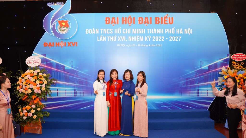 Đại biểu dự Đại hội chụp hình lưu niệm