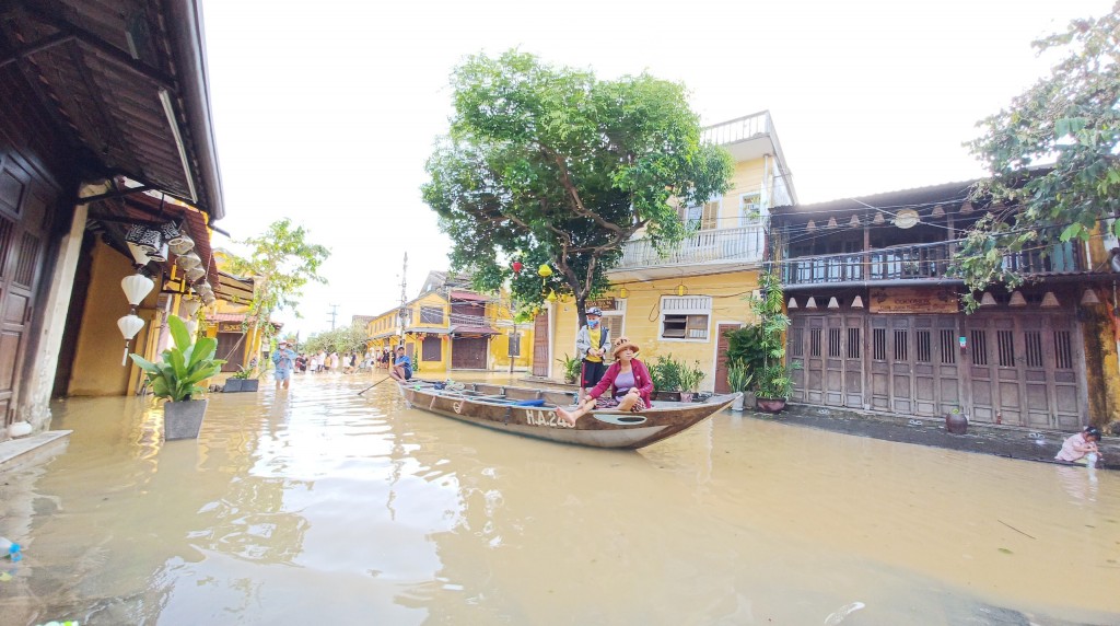 Quảng Nam: Lũ trên các sông sẽ đạt đỉnh trong 3 - 6 giờ tới