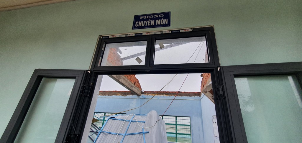Quảng Nam: Nhiều trường học bị tốc mái gần như hoàn toàn sau bão Noru