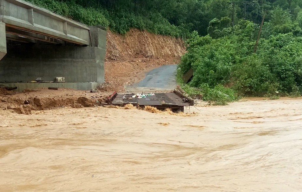 Cầu tràn ở thôn Trùm, xã Ba Tầng, Hướng Hóa, Quảng Trị bị ngập