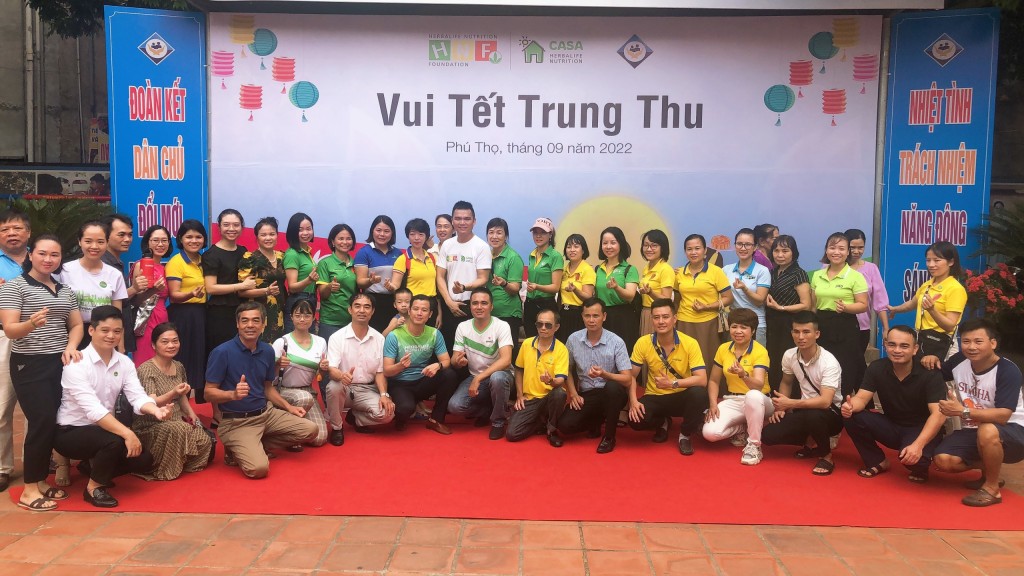 Vui Tết Trung thu tại Trung tâm Bảo trợ trẻ em mồ côi tàn tật Việt Trì