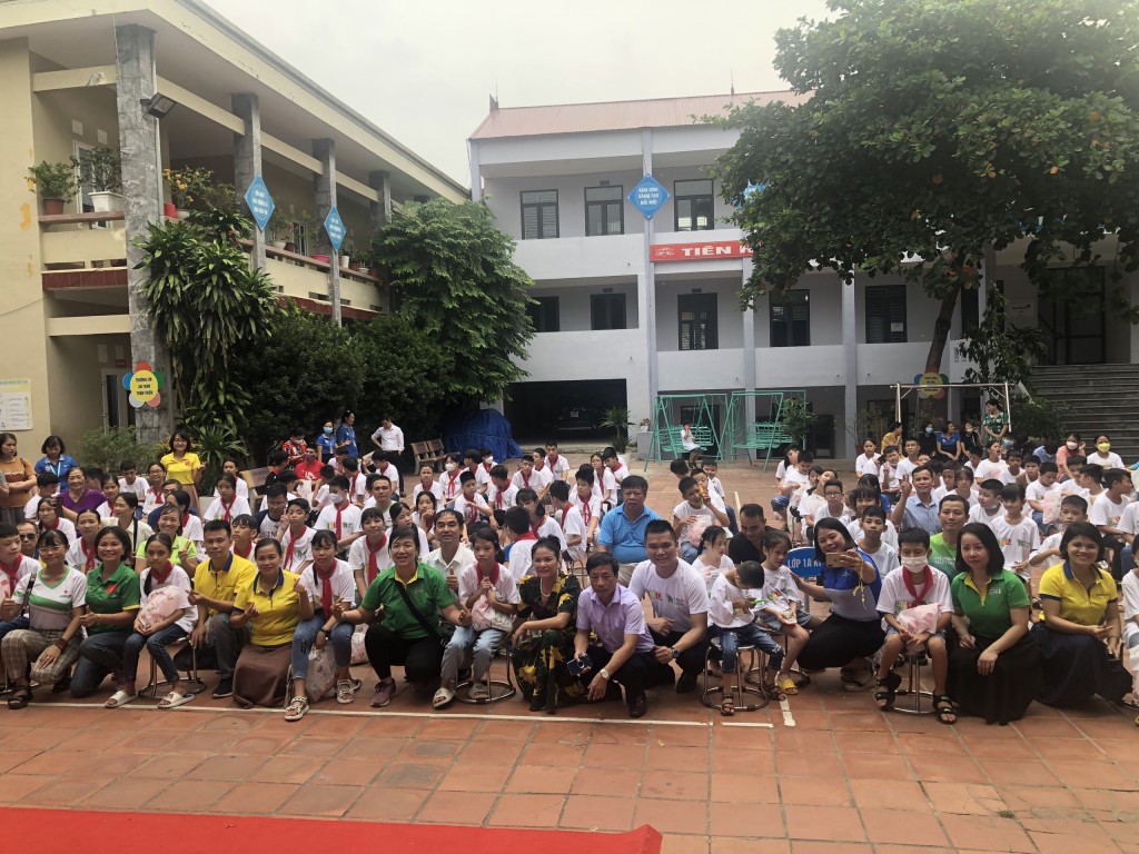 Vui Tết Trung thu tại Trung tâm Bảo trợ trẻ em mồ côi tàn tật Việt Trì