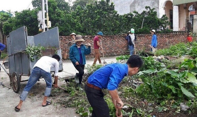 Nhân dân trên địa bàn huyện tổng vệ sinh môi trường phòng chống SXH.