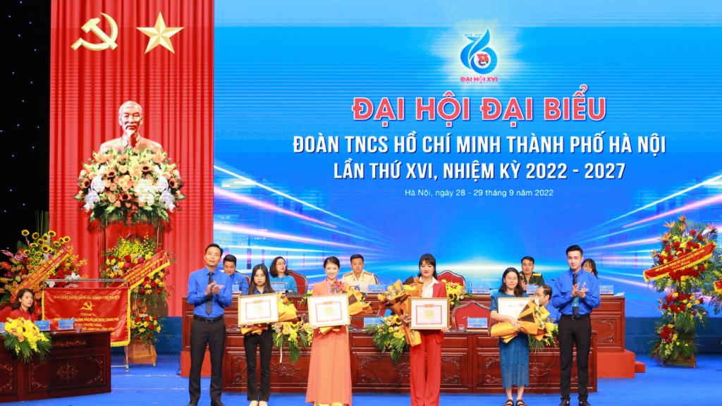 Trao giải cuộc thi Sáng tác bài hát chủ đề và Thiết kế biểu trưng tuyên truyền Đại hội