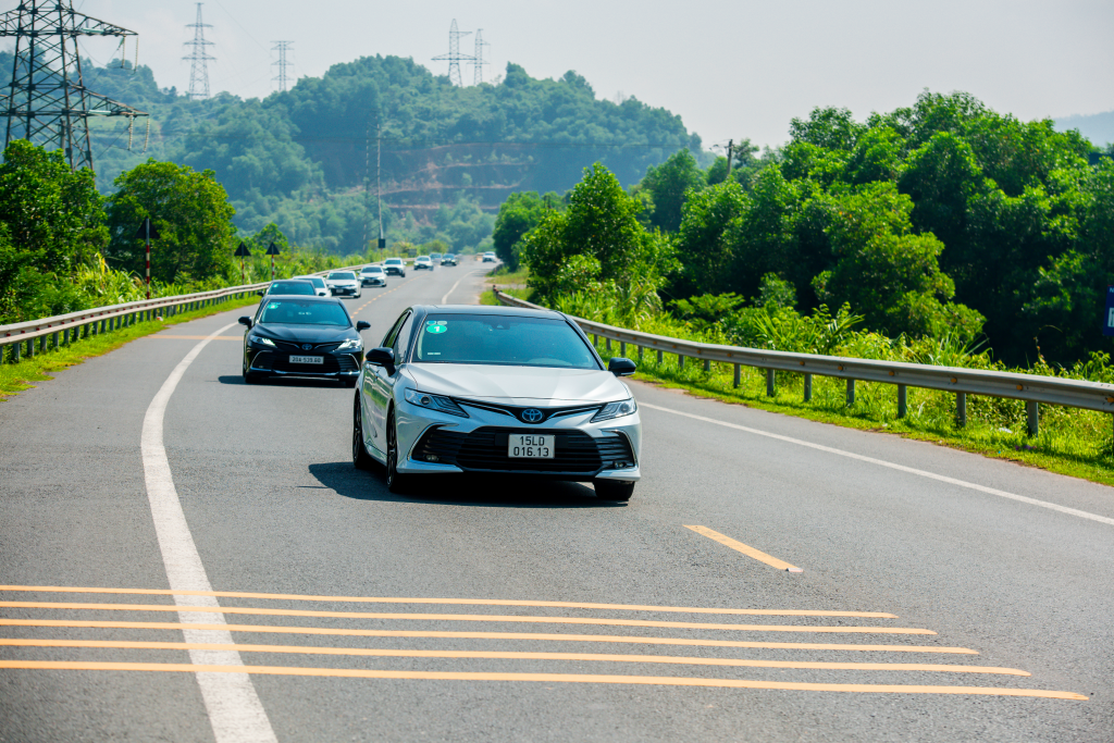 Toyota Việt Nam tổ chức chương trình trải nghiệm các mẫu xe Hybrid - “Hành trình xanh cùng Hybrid”