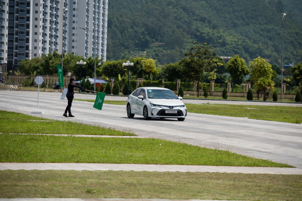 Toyota Việt Nam tổ chức chương trình trải nghiệm các mẫu xe Hybrid - “Hành trình xanh cùng Hybrid”