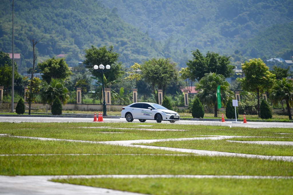 Toyota Việt Nam tổ chức chương trình trải nghiệm các mẫu xe Hybrid - “Hành trình xanh cùng Hybrid”