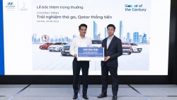 Ba khách hàng lái thử xe Hyundai trúng cặp vé xem World Cup 2022
