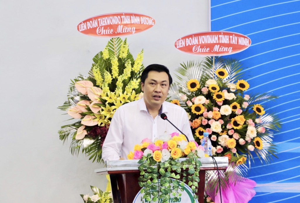 Ông Cao Văn Chóng - Phó Giám đốc Sở Văn hóa, Thể thao và Du lịch tỉnh- Trưởng Ban Tổ chức phát biểu Khai mạc giải