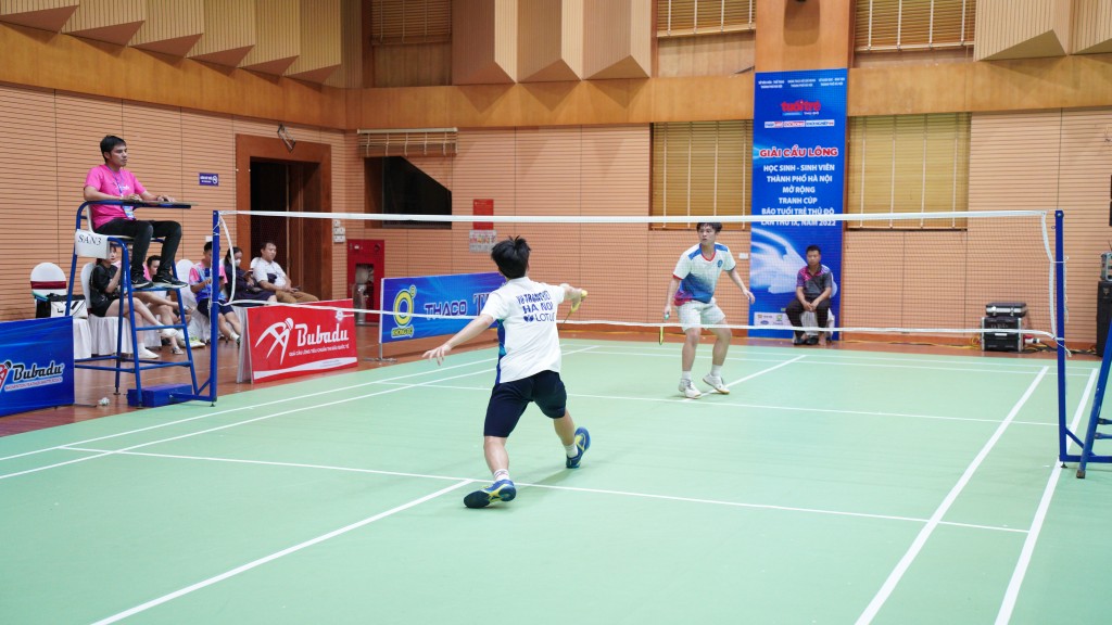 2 tay vợt của trường Ciputra Hà Nội 1 thi đấu nỗ lực hết sức 2 tay vợt của trường Ciputra Hà Nội 1 thi đấu nỗ lực hết sức