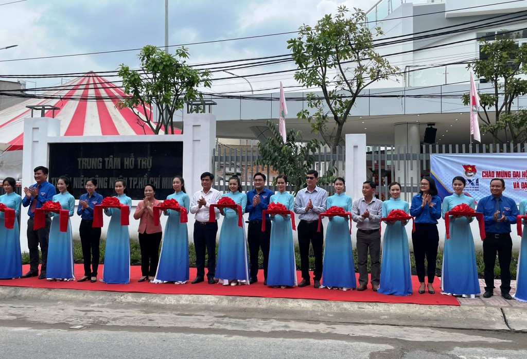 Nghi lễ cắt băng khánh thành Trung tâm Hỗ trợ Thanh niên Công nhân TP Hồ Chí Minh, Quận 12