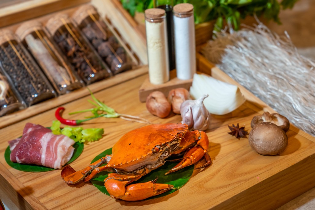 Món miến cua gây thương nhớ và nghệ thuật “comfort food” tại Premier Village Ha Long Bay Resort