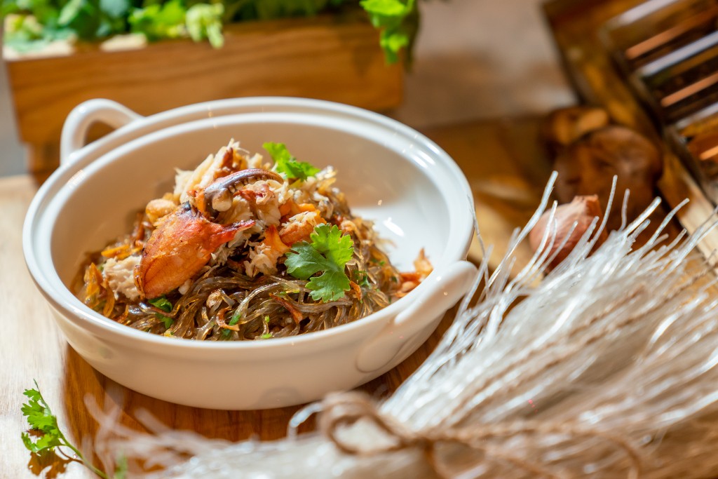 Món miến cua gây thương nhớ và nghệ thuật “comfort food” tại Premier Village Ha Long Bay Resort