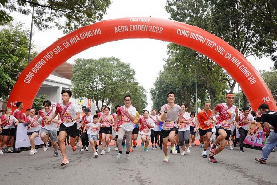 Giải chạy “AEON Ekiden - Cung đường tiếp sức, Cả nhà cùng vui” đã có hơn 1.500 người tham dự tại 3 địa điểm Hà Nội, Bình Dương và TP.HCM