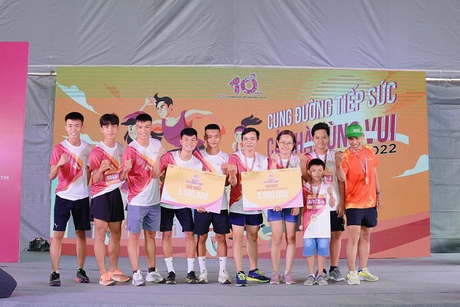 Hai đội đạt giải Nhất tại chặng cuối sự kiện AEON Ekiden 2022