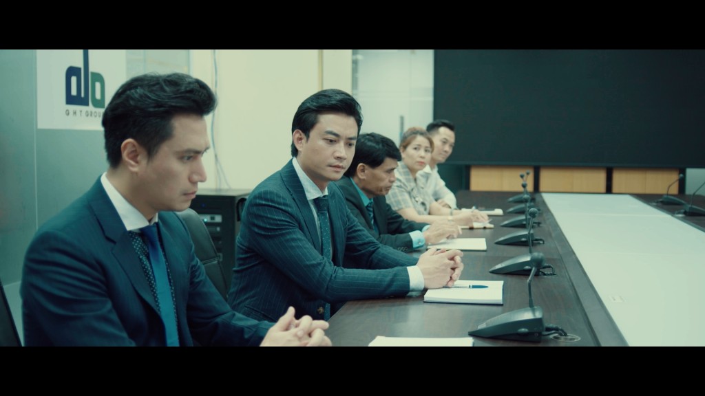 Hồng Diễm hóa luật sư trong phim mới 