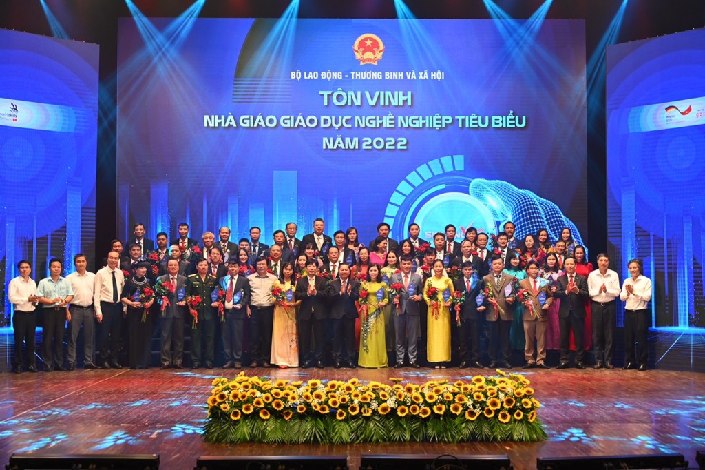 Các nhà giáo giáo dục nghề nghiệp được tôn vinh tại Lễ Kỷ niệm ngày Kỹ năng lao động Việt Nam năm 2022.